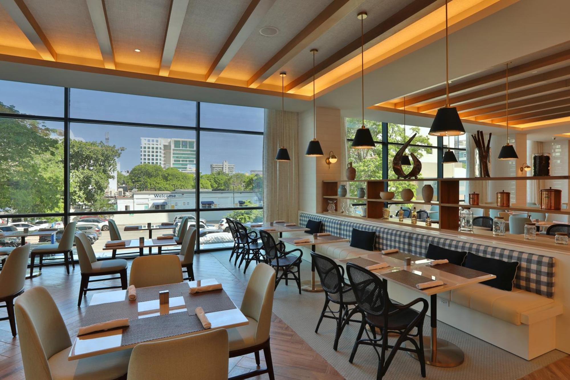 Courtyard By Marriott Santo Domingo Piantini Hotel Bagian luar foto