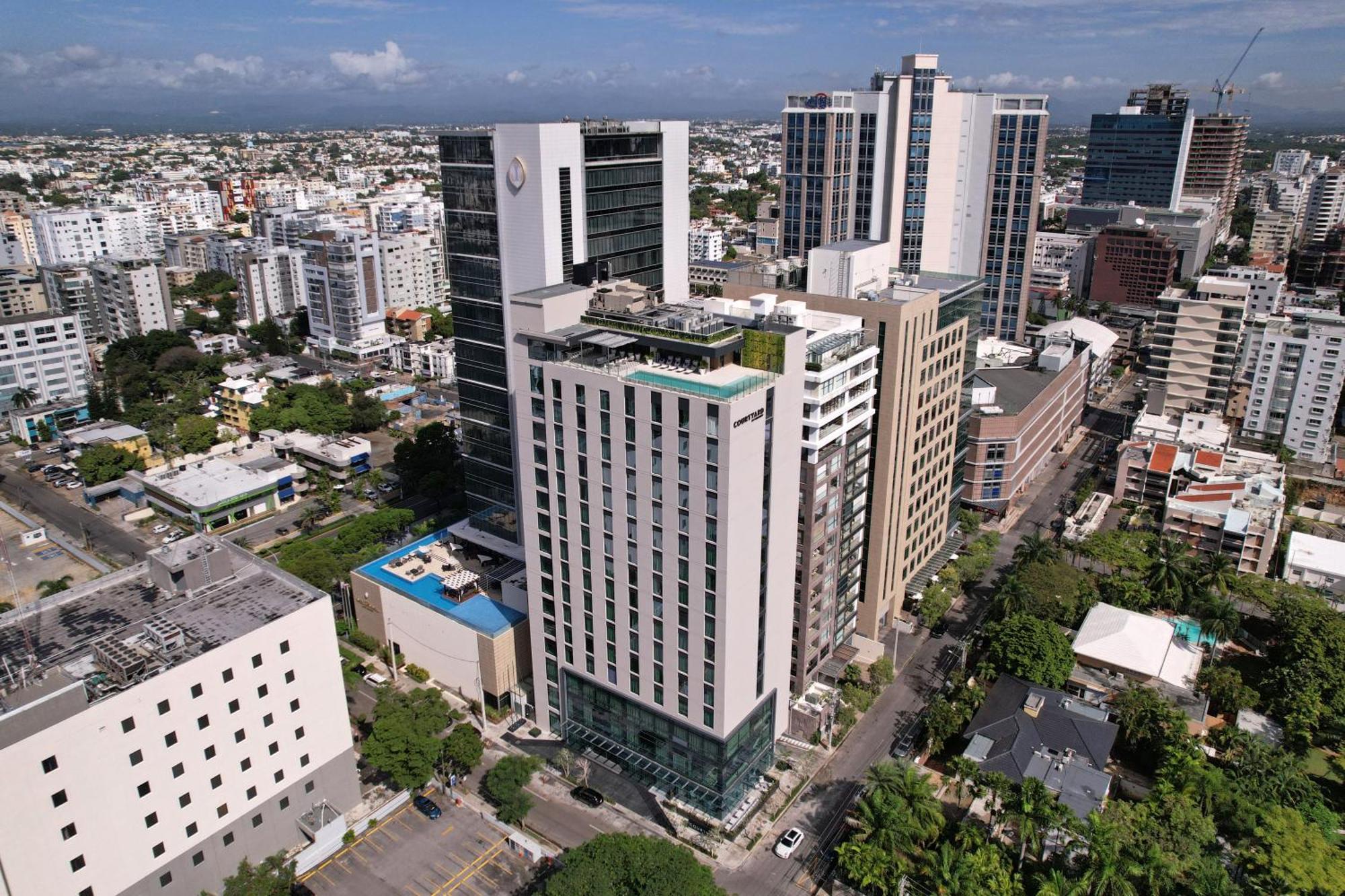 Courtyard By Marriott Santo Domingo Piantini Hotel Bagian luar foto