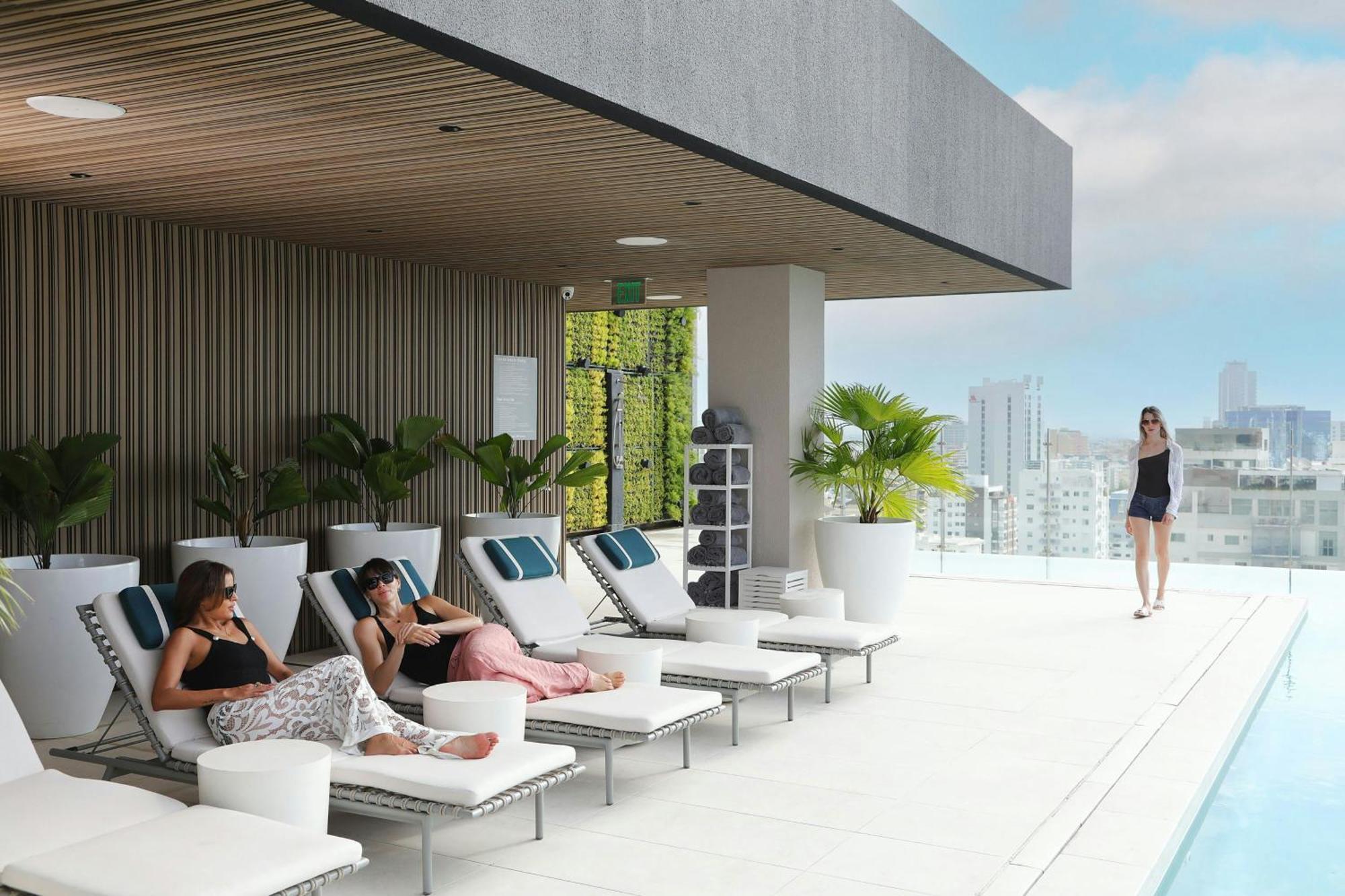 Courtyard By Marriott Santo Domingo Piantini Hotel Bagian luar foto